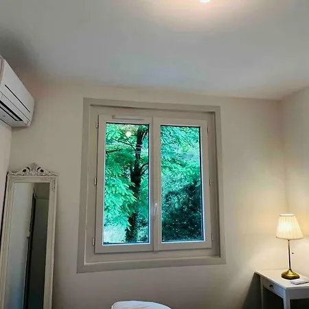 빌라 Maison En Pierre Avec Cour *