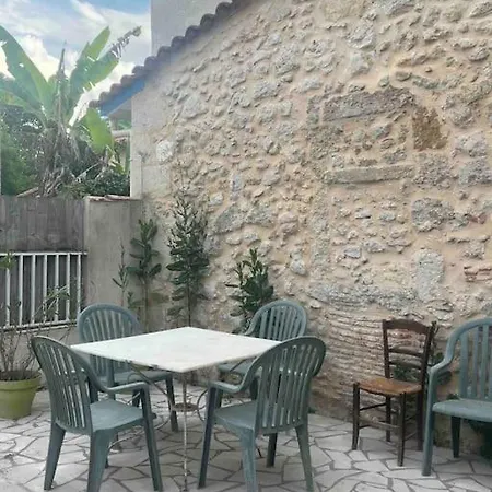 Maison En Pierre Avec Cour 빌라 Virelade