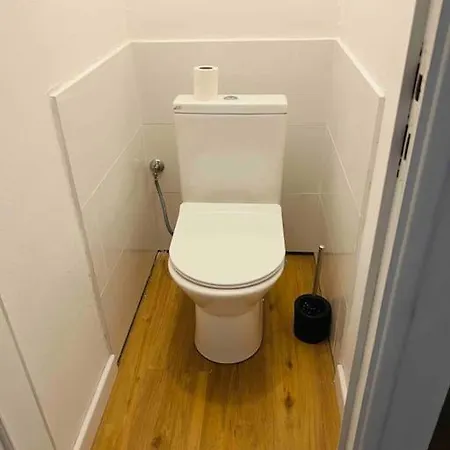Maison En Pierre Avec Cour *