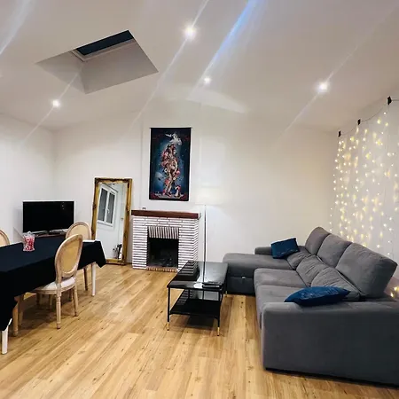 Maison En Pierre Avec Cour 빌라 *